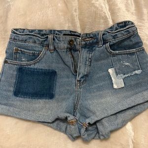 Billabong short size 27 (fits like a small)